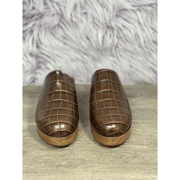Aqua Women's Croc Embossed Clogs - Cocoa 7B - Picture 2 of 5